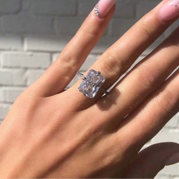 925 Sterling Silver Large Rectangular Cubic Zirconia Geometric Ring Size 7 - Picture 1 of 5